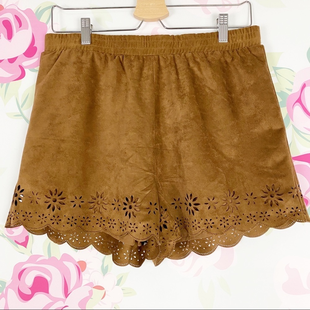 NEW BB Dakota Brown Faux Suede Scalloped  Laser Cut Shorts M